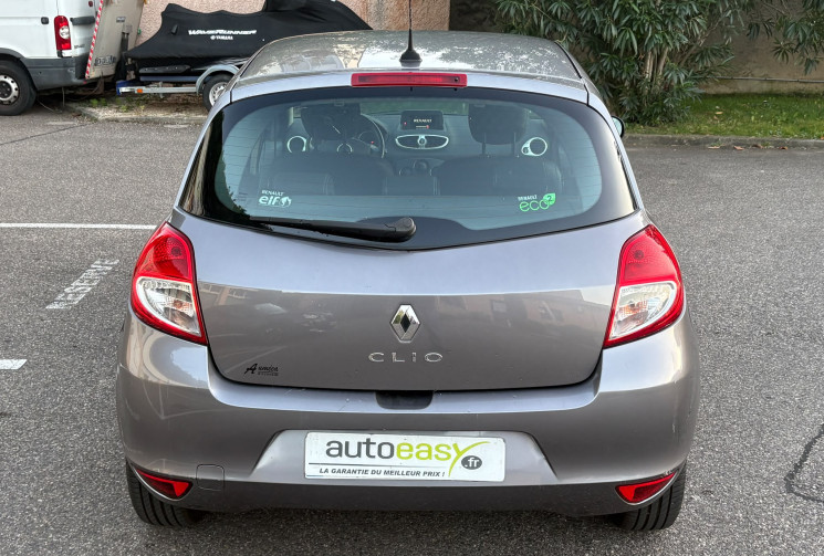 Renault Clio 3 1.2 16V 75 eco2 TomTom Live 