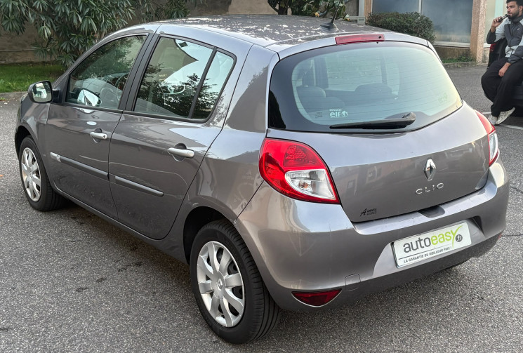 Renault Clio 3 1.2 16V 75 eco2 TomTom Live 