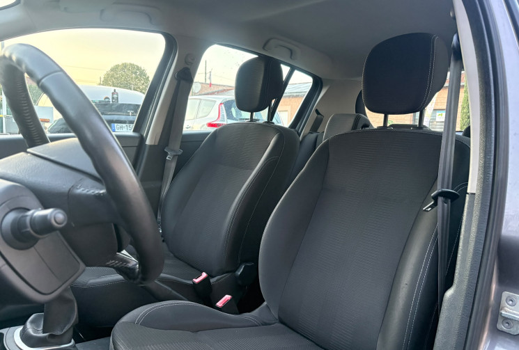 Renault Clio 3 1.2 16V 75 eco2 TomTom Live 