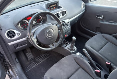 Renault Clio 3 1.2 16V 75 eco2 TomTom Live 