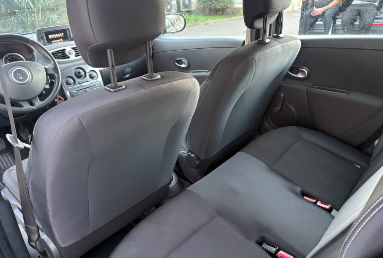 Renault Clio 3 1.2 16V 75 eco2 TomTom Live 