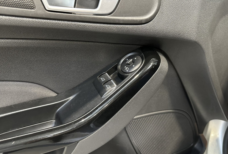 Ford Fiesta 1.0 EcoBoost 100 ch Titanium / Courroie de distribution remplacée / Suivi d’entretien co