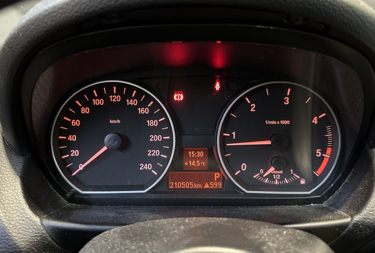 BMW Série 1 118dA 143ch Luxe - Entretien complet - Suivi BMW - 2 ème main - Origine France