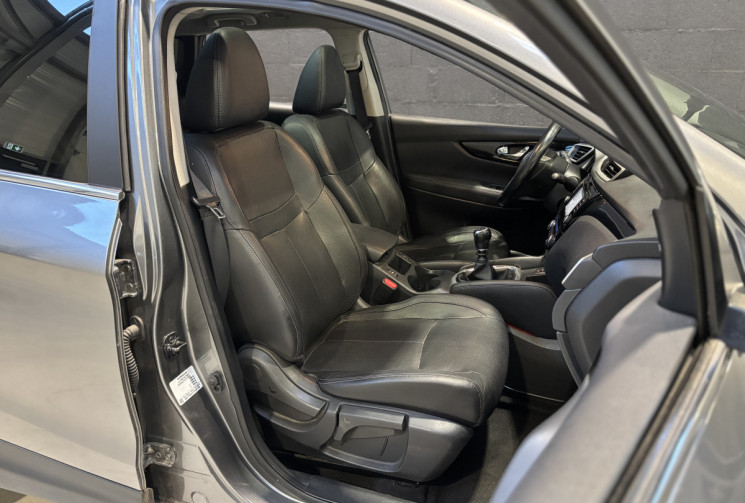 Nissan Qashqai 1.6 dCi 130 ch Tekna / Toit panoramique / Suivi d’entretien disponible
