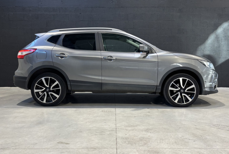 Nissan Qashqai 1.6 dCi 130 ch Tekna / Toit panoramique / Suivi d’entretien disponible
