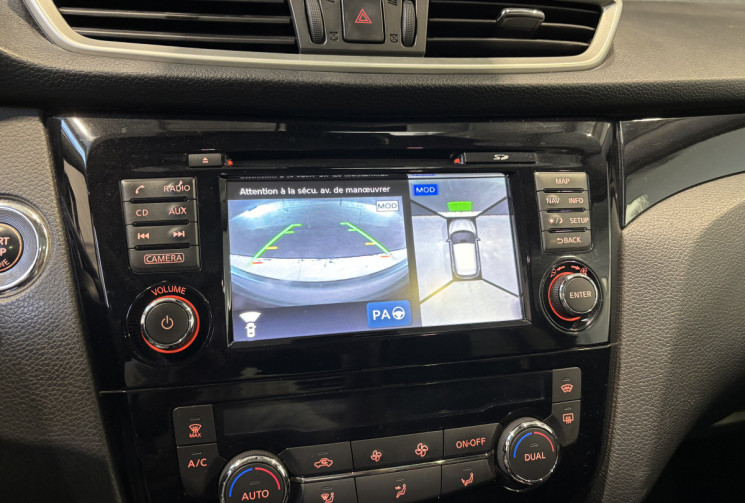 Nissan Qashqai 1.6 dCi 130 ch Tekna / Toit panoramique / Suivi d’entretien disponible