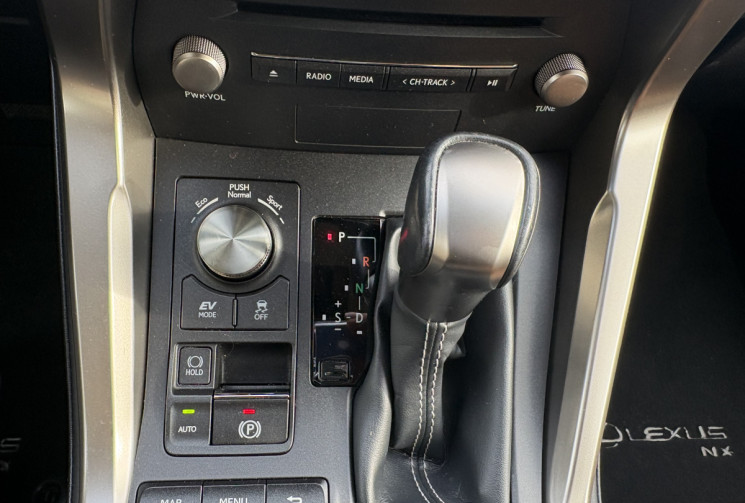 Lexus NX 300H 2.5i hybrid luxe