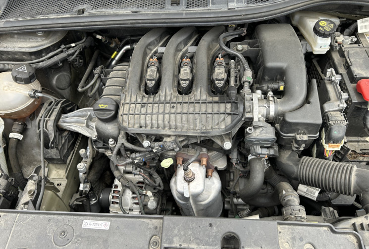 Peugeot 208 Active 1.2 PureTech 75 cv Distribution changée