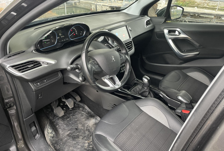 Peugeot 2008  1.5 BLUEHDI ALLURE 102 / GRIP CONTROL / RADAR DE RECUL