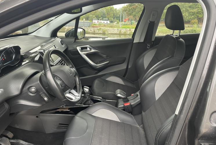 Peugeot 2008  1.5 BLUEHDI ALLURE 102 / GRIP CONTROL / RADAR DE RECUL