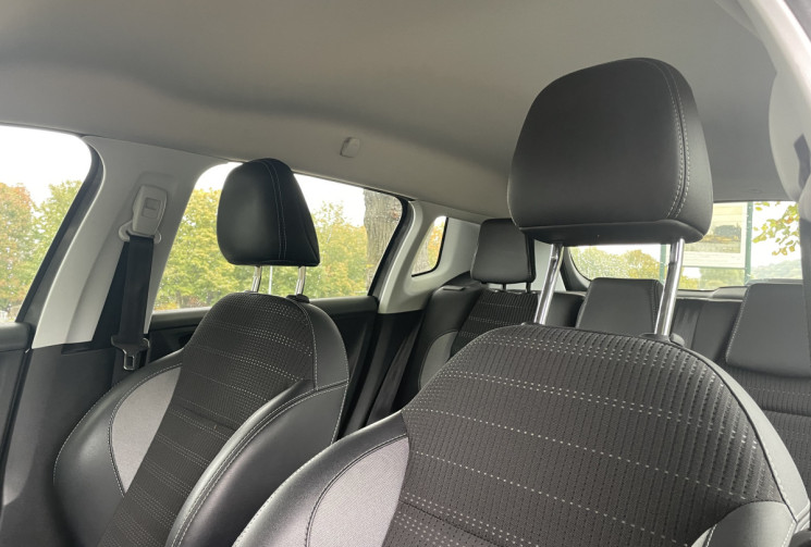 Peugeot 2008  1.5 BLUEHDI ALLURE 102 / GRIP CONTROL / RADAR DE RECUL