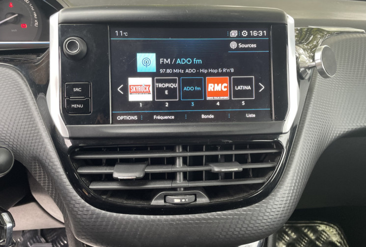 Peugeot 2008  1.5 BLUEHDI ALLURE 102 / GRIP CONTROL / RADAR DE RECUL