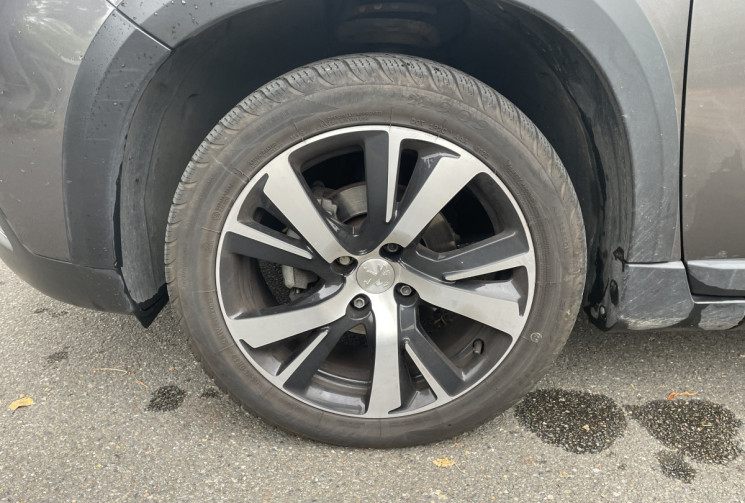 Peugeot 2008  1.5 BLUEHDI ALLURE 102 / GRIP CONTROL / RADAR DE RECUL