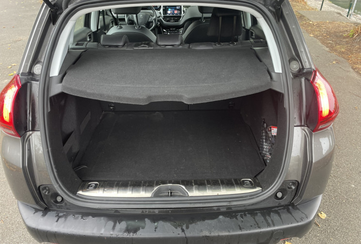 Peugeot 2008  1.5 BLUEHDI ALLURE 102 / GRIP CONTROL / RADAR DE RECUL