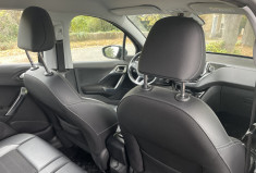 Peugeot 2008  1.5 BLUEHDI ALLURE 102 / GRIP CONTROL / RADAR DE RECUL