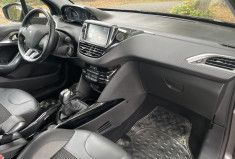 Peugeot 2008  1.5 BLUEHDI ALLURE 102 / GRIP CONTROL / RADAR DE RECUL