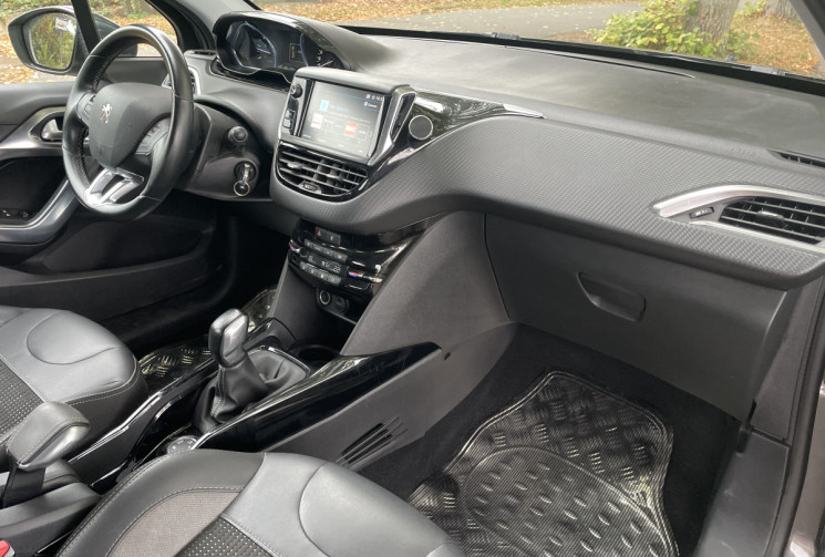 Peugeot 2008  1.5 BLUEHDI ALLURE 102 / GRIP CONTROL / RADAR DE RECUL