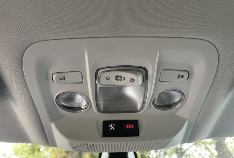 Peugeot 2008  1.5 BLUEHDI ALLURE 102 / GRIP CONTROL / RADAR DE RECUL