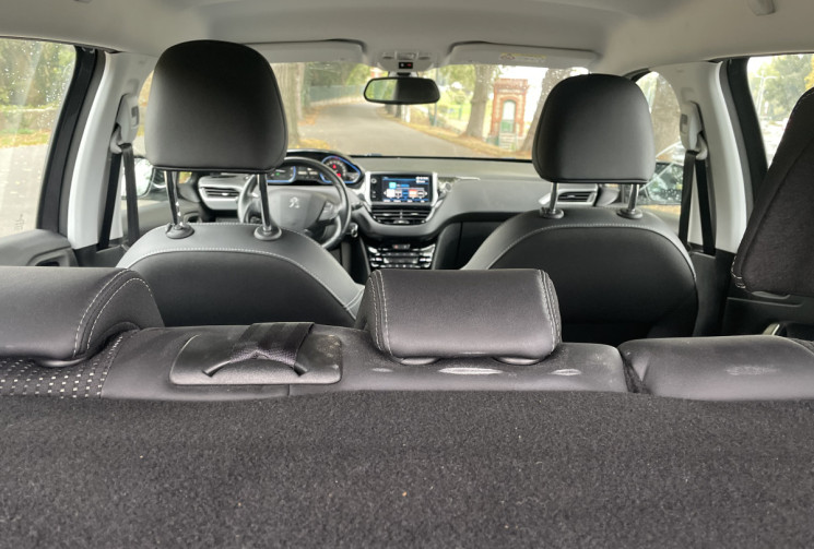 Peugeot 2008  1.5 BLUEHDI ALLURE 102 / GRIP CONTROL / RADAR DE RECUL