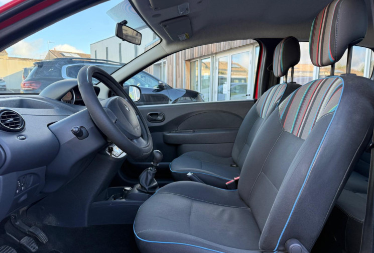 Renault Twingo PHASE 2 1.2 i 75 LIFE / FAIBLE KM / DISTRIBUTION NEUVE / GARANTIE 12 MOIS 