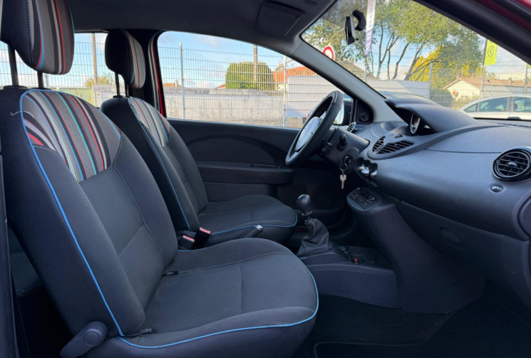 Renault Twingo PHASE 2 1.2 i 75 LIFE / FAIBLE KM / DISTRIBUTION NEUVE / GARANTIE 12 MOIS 