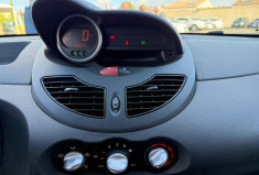 Renault Twingo PHASE 2 1.2 i 75 LIFE / FAIBLE KM / DISTRIBUTION NEUVE / GARANTIE 12 MOIS 