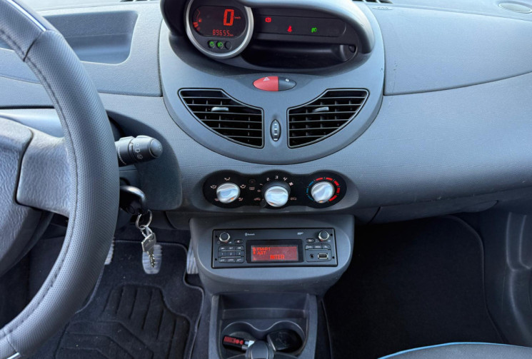 Renault Twingo PHASE 2 1.2 i 75 LIFE / FAIBLE KM / DISTRIBUTION NEUVE / GARANTIE 12 MOIS 
