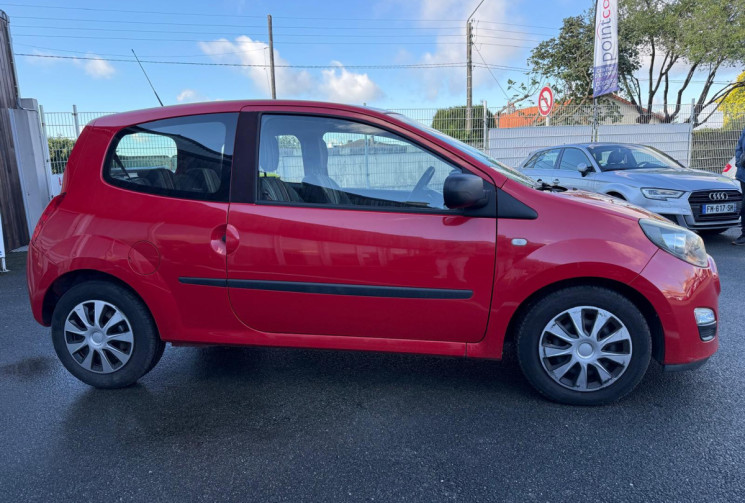 Renault Twingo PHASE 2 1.2 i 75 LIFE / FAIBLE KM / DISTRIBUTION NEUVE / GARANTIE 12 MOIS 