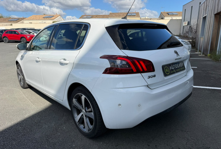 Peugeot 308 1.2 THP 130 TECH EDITION / TRÉS BON ÉTAT / GARANTIE 12 MOIS 