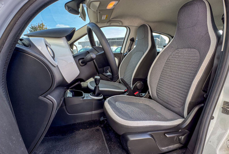 Renault Twingo 1.0 SCe 65 cv ZEN 1ere main Révision à jour Feux Essuie glace Auto CarPlay Radars