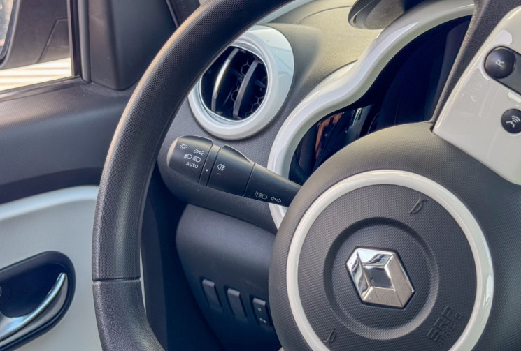 Renault Twingo 1.0 SCe 65 cv ZEN 1ere main Révision à jour Feux Essuie glace Auto CarPlay Radars