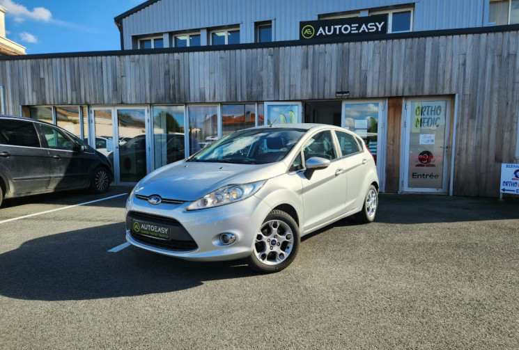 Ford Fiesta 1.4i 96 TITANIUM / TRÉS BON ÉTAT / IDÉAL JEUNE CONDUCTEUR / GARANTIE 12 MOIS