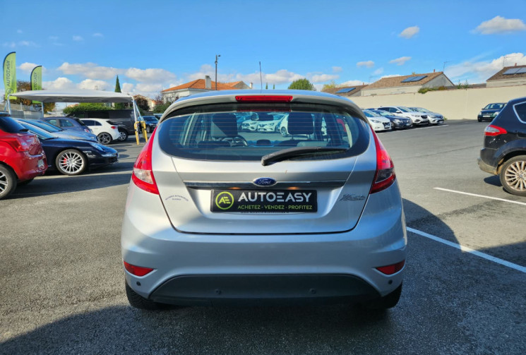 Ford Fiesta 1.4i 96 TITANIUM / TRÉS BON ÉTAT / IDÉAL JEUNE CONDUCTEUR / GARANTIE 12 MOIS