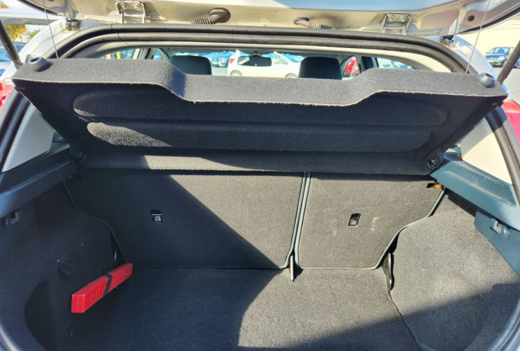Ford Fiesta 1.4i 96 TITANIUM / TRÉS BON ÉTAT / IDÉAL JEUNE CONDUCTEUR / GARANTIE 12 MOIS