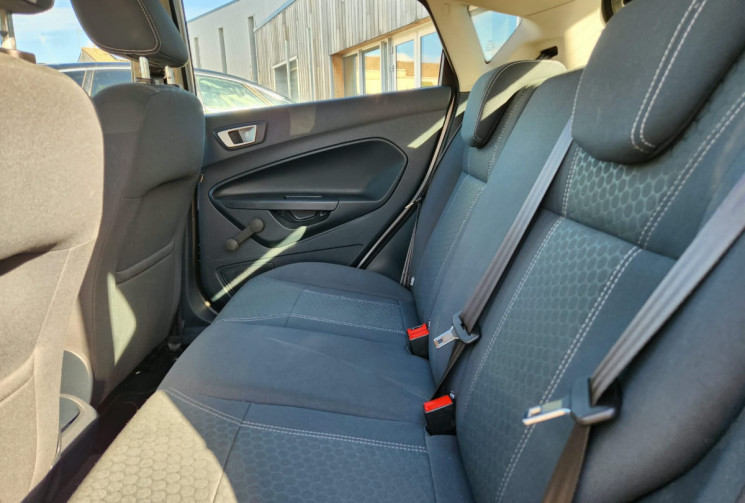 Ford Fiesta 1.4i 96 TITANIUM / TRÉS BON ÉTAT / IDÉAL JEUNE CONDUCTEUR / GARANTIE 12 MOIS