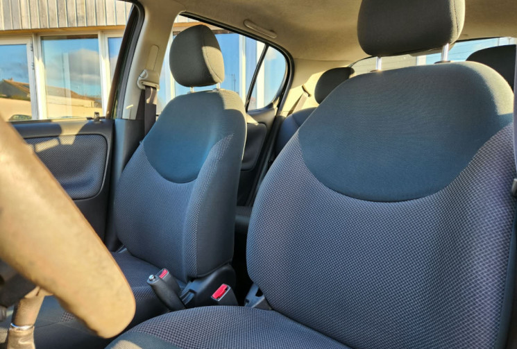 Toyota Yaris 1.4 D-4D 75 FINITION SOL /MOTEUR A CHAINE / IDEAL JEUNE CONDUCTEUR / GARANTIE 12 MOIS