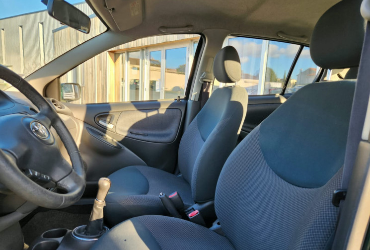 Toyota Yaris 1.4 D-4D 75 FINITION SOL /MOTEUR A CHAINE / IDEAL JEUNE CONDUCTEUR / GARANTIE 12 MOIS
