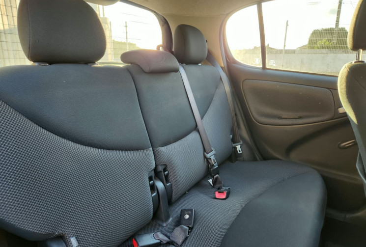 Toyota Yaris 1.4 D-4D 75 FINITION SOL /MOTEUR A CHAINE / IDEAL JEUNE CONDUCTEUR / GARANTIE 12 MOIS