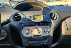Toyota Yaris 1.4 D-4D 75 FINITION SOL /MOTEUR A CHAINE / IDEAL JEUNE CONDUCTEUR / GARANTIE 12 MOIS