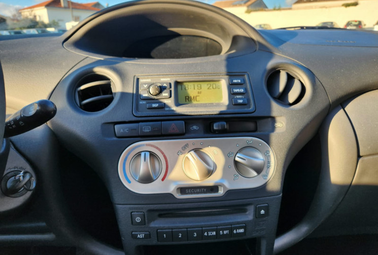 Toyota Yaris 1.4 D-4D 75 FINITION SOL /MOTEUR A CHAINE / IDEAL JEUNE CONDUCTEUR / GARANTIE 12 MOIS