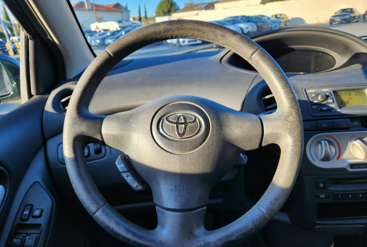 Toyota Yaris 1.4 D-4D 75 FINITION SOL /MOTEUR A CHAINE / IDEAL JEUNE CONDUCTEUR / GARANTIE 12 MOIS