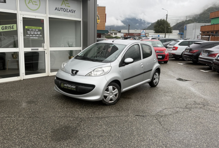 Peugeot 107  5 Portes 1.4 HDi pack clim - 1ère main