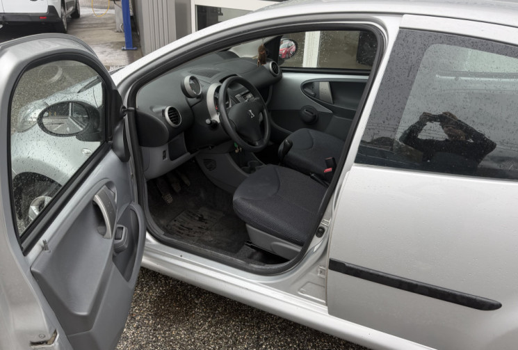 Peugeot 107  5 Portes 1.4 HDi pack clim - 1ère main