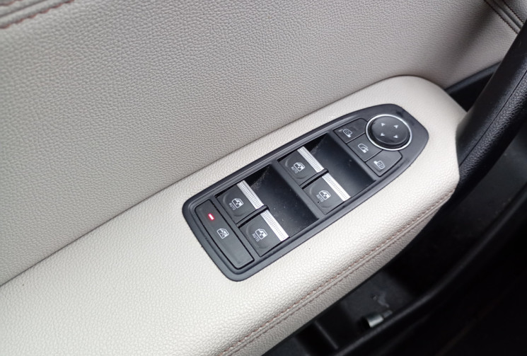 Renault Captur 1,3 TCe 16V GPF Mild Hybrid EDC7 140CV Initial Paris