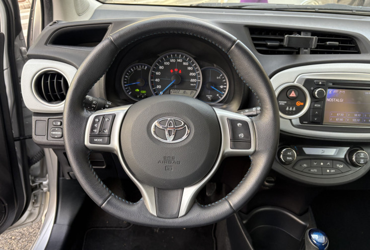 Toyota Yaris 1.5 VVTI HYBRID 100 CH DYNAMIC BOITE AUTO 1ere main