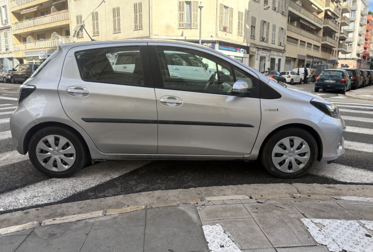 Toyota Yaris 1.5 VVTI HYBRID 100 CH DYNAMIC BOITE AUTO 1ere main