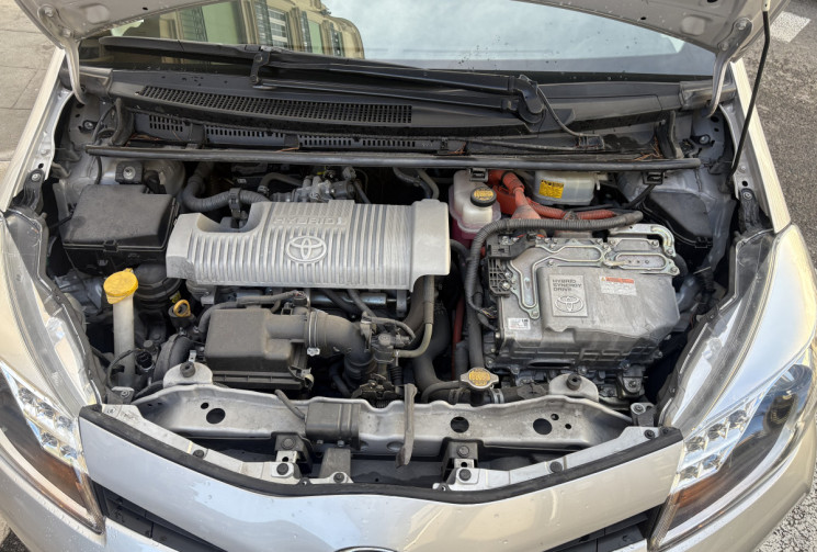 Toyota Yaris 1.5 VVTI HYBRID 100 CH DYNAMIC BOITE AUTO 1ere main