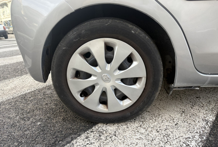 Toyota Yaris 1.5 VVTI HYBRID 100 CH DYNAMIC BOITE AUTO 1ere main