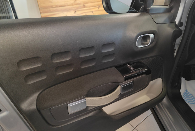 Citroën C3 CITROEN C3  SOCIETE PURE TECH 82 S&S FEEL NAV berline