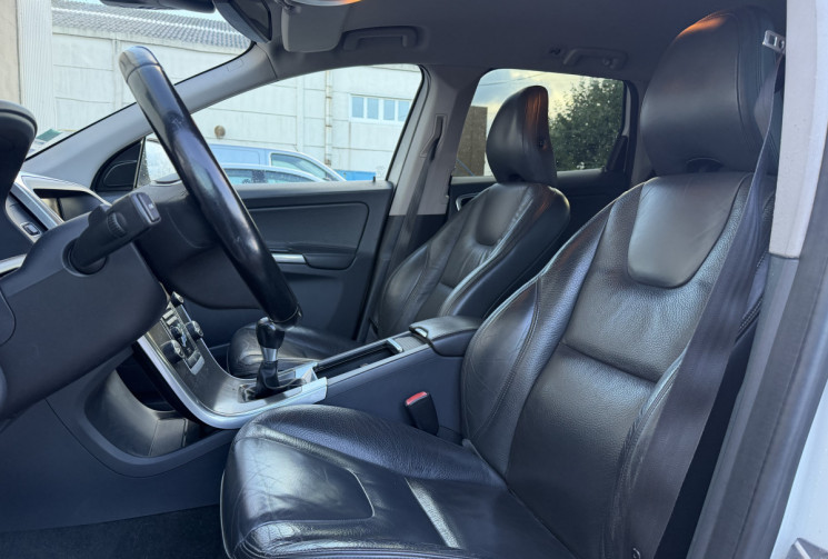 Volvo XC60 D3 2.0 136 MOMENTUM BUSINESS 